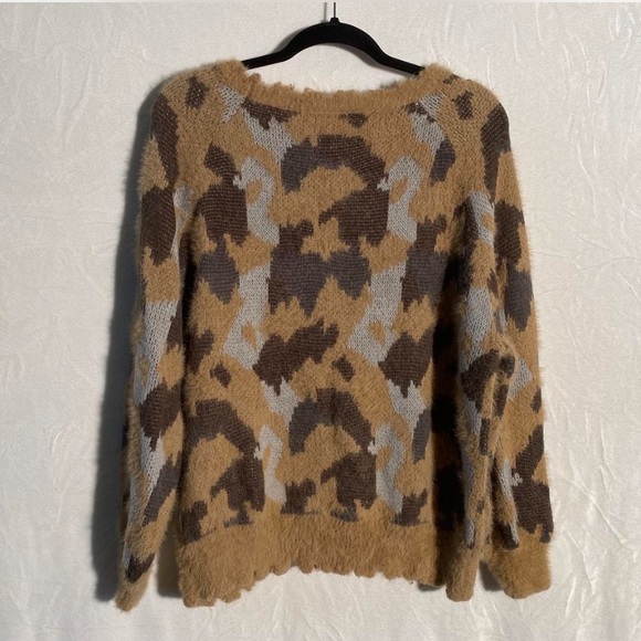 fuzzy cheetah print / camo boutique sweater - Picture 3 of 3